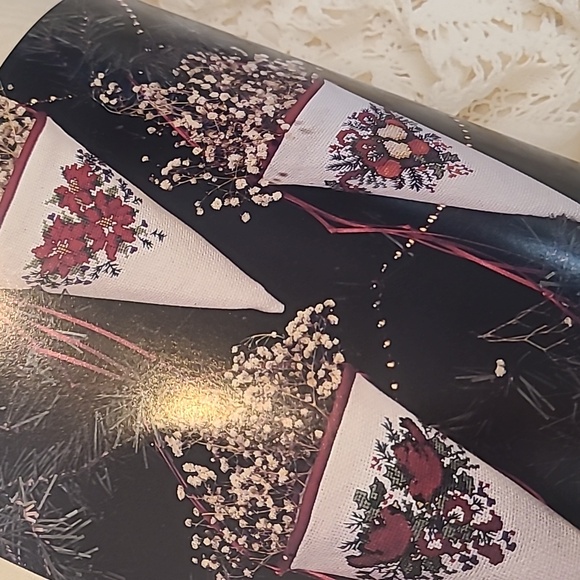 Victorian Christmas Keepsake Cross Stitch Pattern Book - Picture 13 of 16